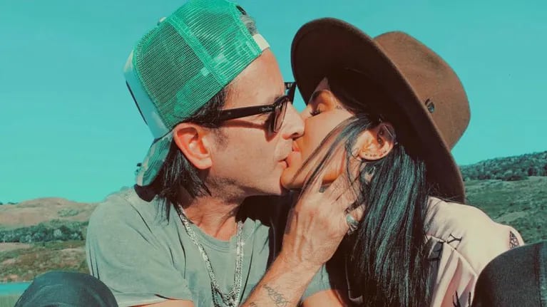 La primera foto de Cande Tinelli a los besos con Coti Sorokin tras borrar su selfie a puro mimo (Foto: Instagram)