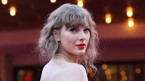 Taylor Swift anunció la cuarta versión de su nuevo disco con un tema extra inédito.