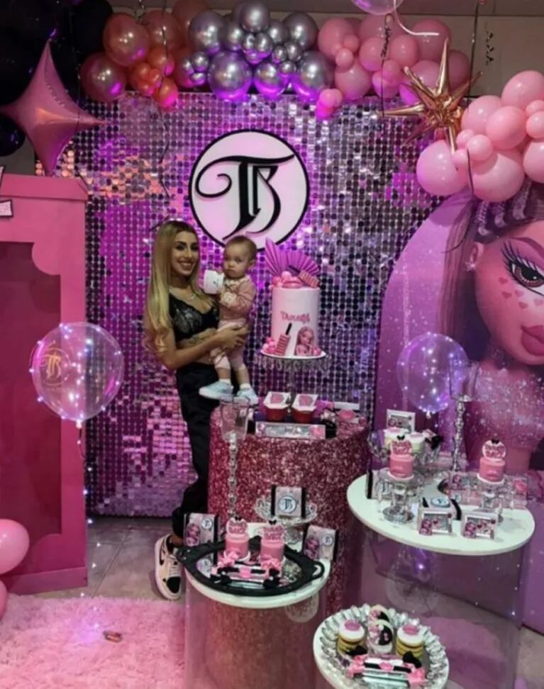 El excéntrico festejo de cumpleaños de Tamara Báez con la temática de su muñeca favorita