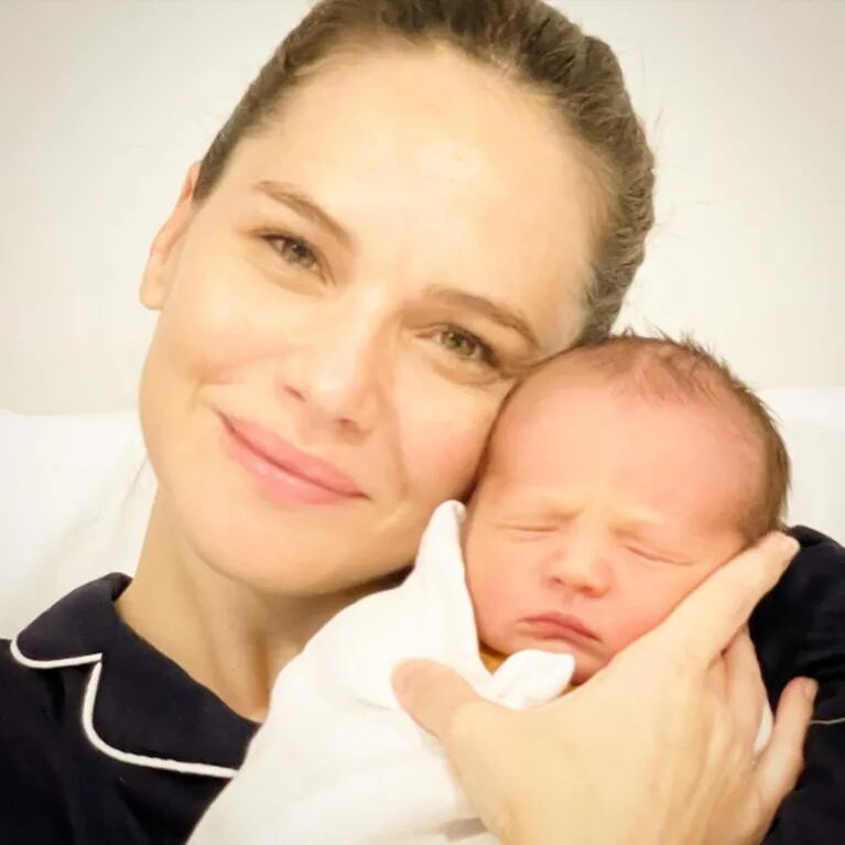 Luz Cipriota fue mamá y presentó a su bebé con una tierna producción de fotos: "Gracias a la vida por este milagro"
