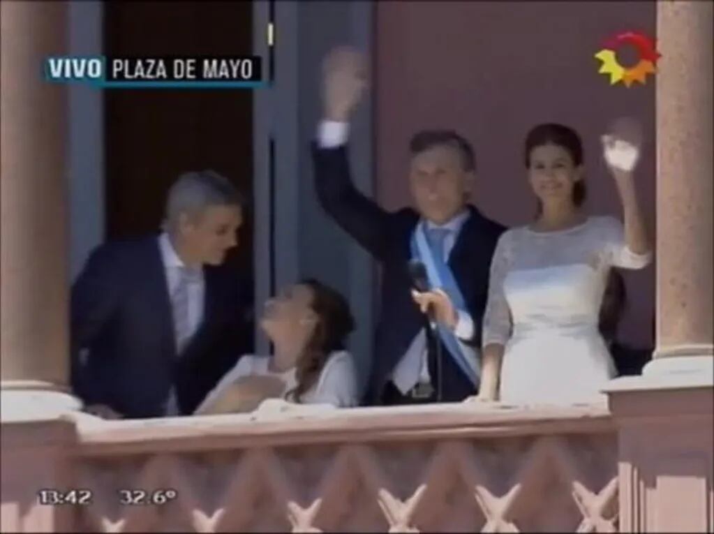 El baile de Macri y el canto de Michetti desde el balcón presidencial que hizo furor en Twitter