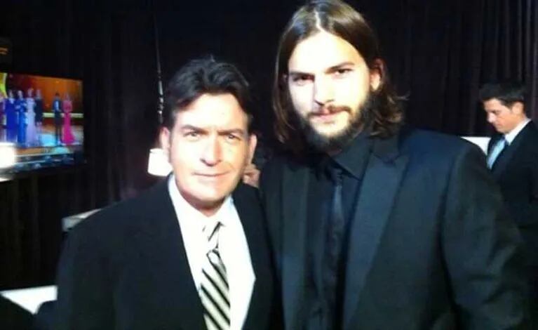 Charlie Sheen y Ashton Kutcher se encontraron en la entrega de los premios Emmy. (Foto: @charliesheen)