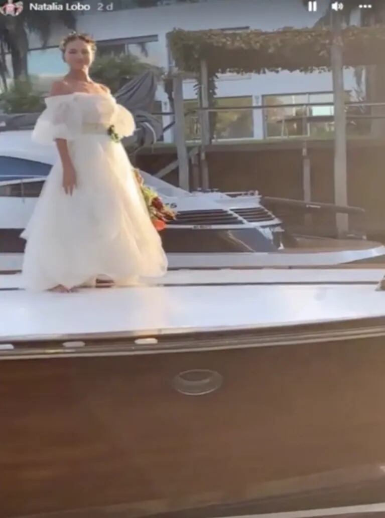 Natalia Lobo compartió las fotos de su casamiento: llegada en barco y vestido con inspiración celta