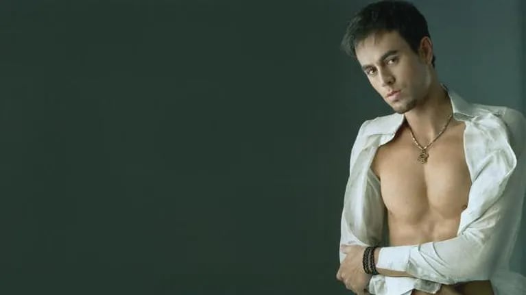 Enrique Iglesias cumple: desnudo en el hielo