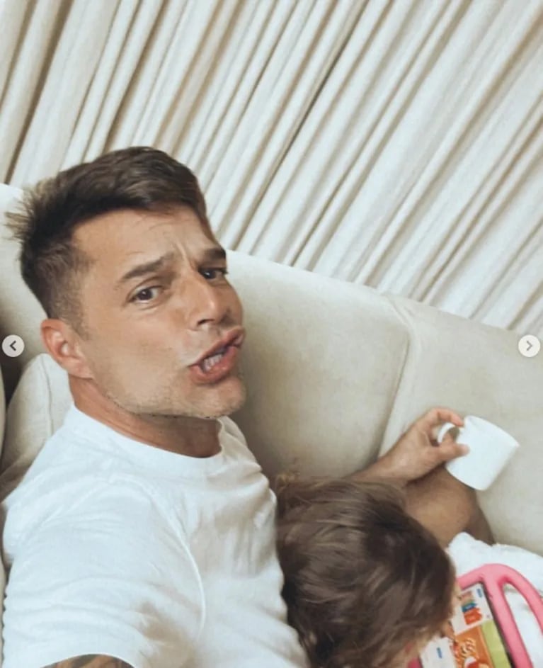 Ricky Martin compartió las fotos más tiernas haciendo "fiaca" con su hija Lucía: "De vuelta a casa"