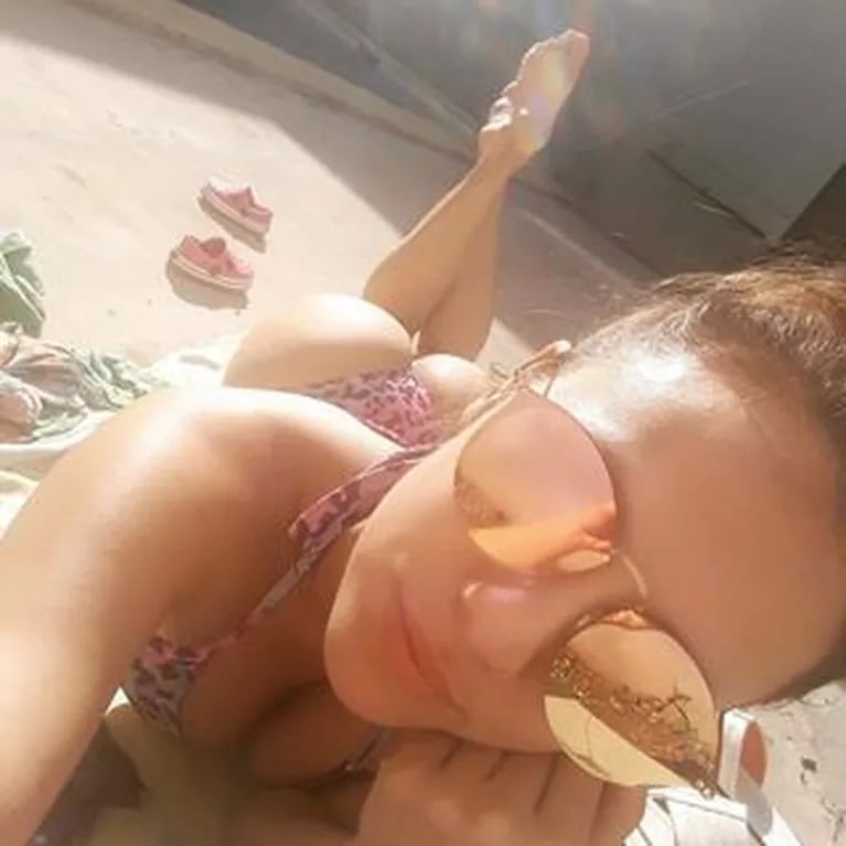 Las fotos sexies de Barby Silenzi en bikini: súper curvas bajo el sol
