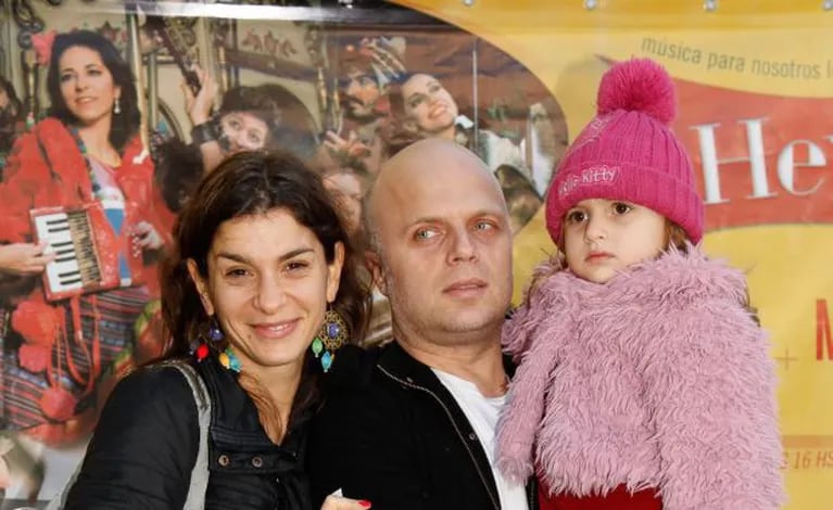 Sebastián Wainraich, su mujer Dalia Gutman y su hija Kiara.