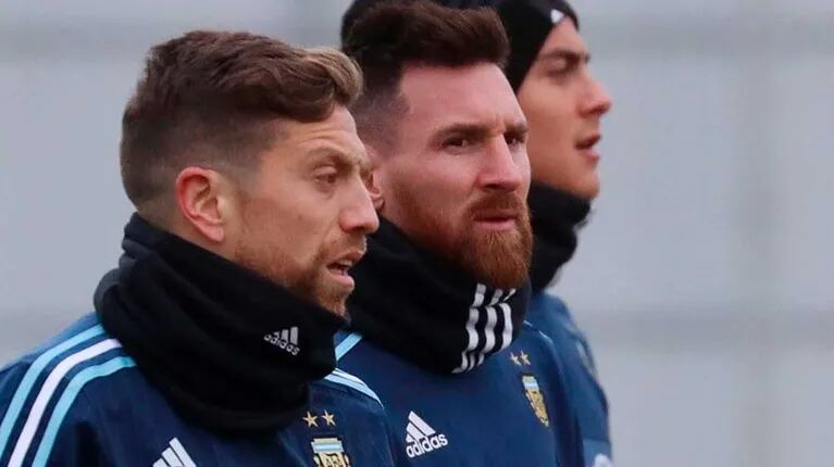 Papu Gómez reveló cómo es su actual relación con Messi al responder quién es el más famoso en su celular