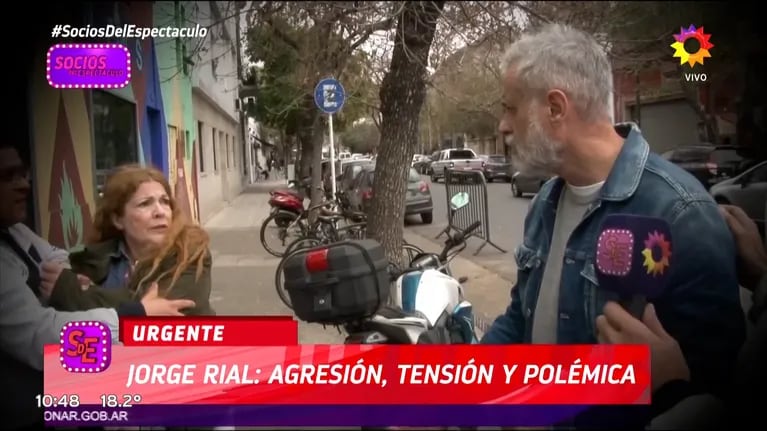 El fuerte video de la violenta agresión a Jorge Rial a la salida de la radio: empujones, botellazo e insultos