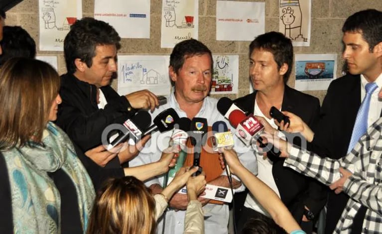 Ricardo Darín, Juan Carr y Adrián Suar, con la prensa. (Foto: Jennifer Rubio)