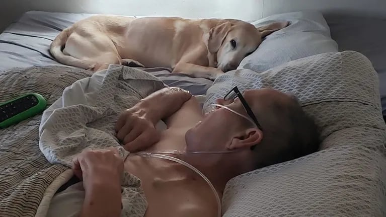Destinados a estar juntos: un hombre y su perro fallecieron con una hora de diferencia. Foto: Facebook.