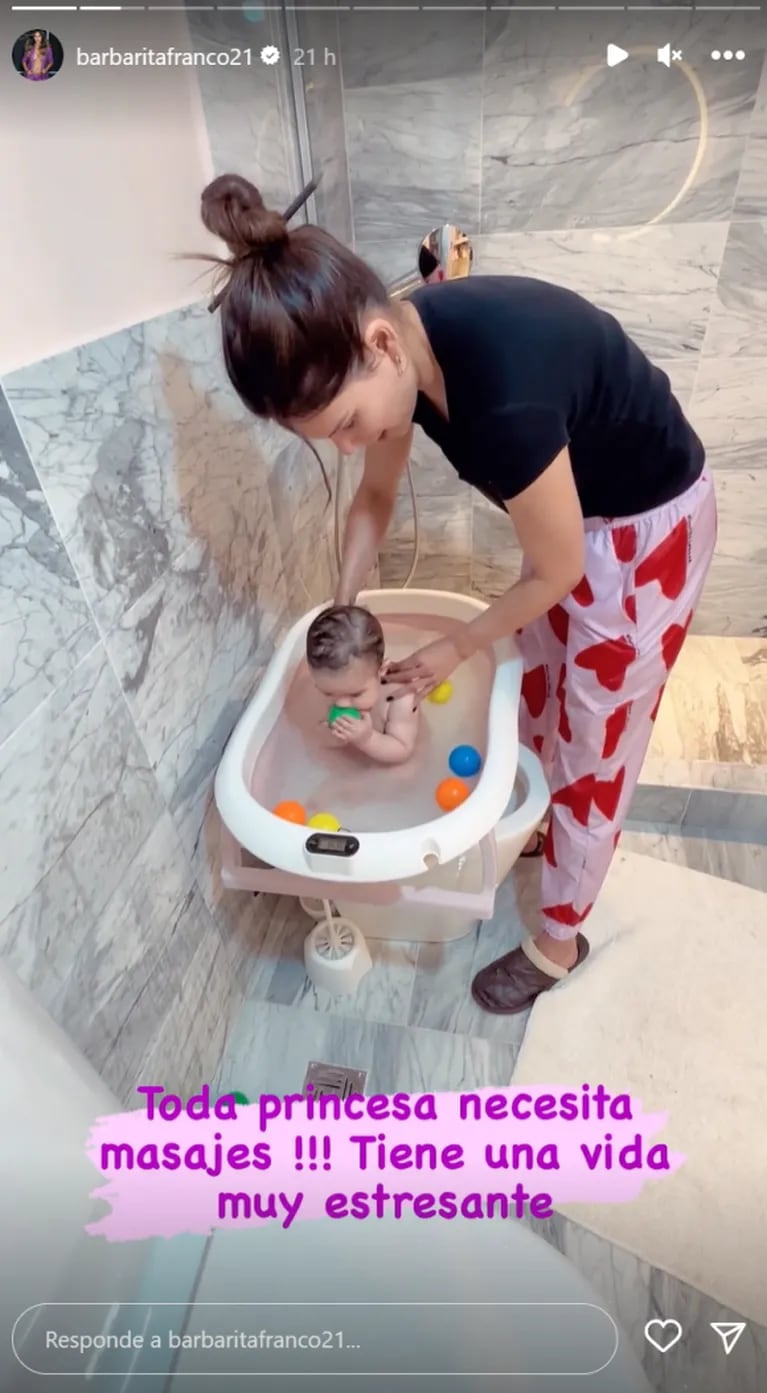 El divertido video de Barby Franco bañando a Sarah Burlando: "Toda princesa necesita masajes"