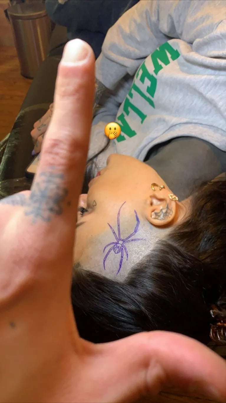 Cande Tinelli se hizo un impactante tatuaje de una araña en la cabeza: "Incy Wincy"