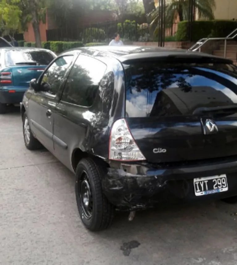 Chano volvió a chocar: embistió dos autos estacionados en la madrugada