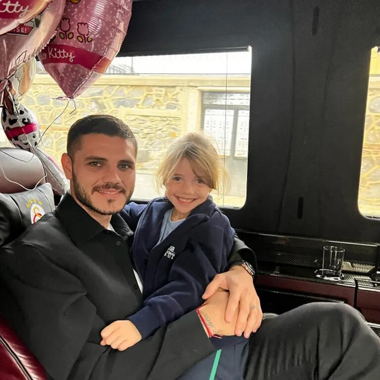 Mauro Icardi compartió una foto con Wanda Nara por el cumpleaños de su hija y ella se la comentó