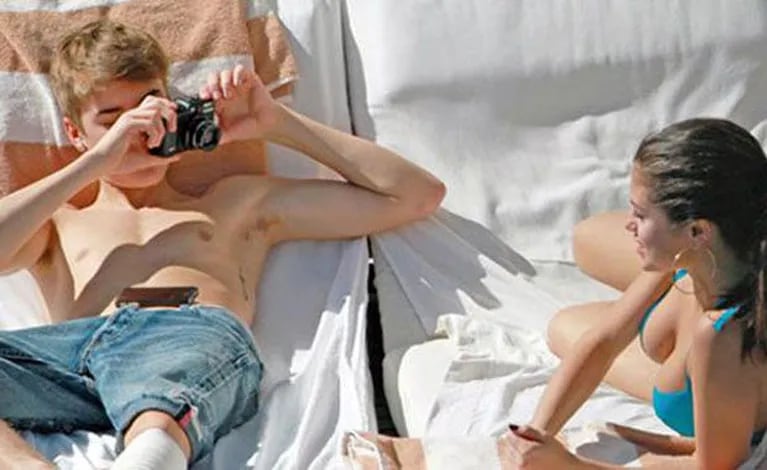 Fotos en la playa: Justin Bieber y Selena Gómez. (Foto: Web)