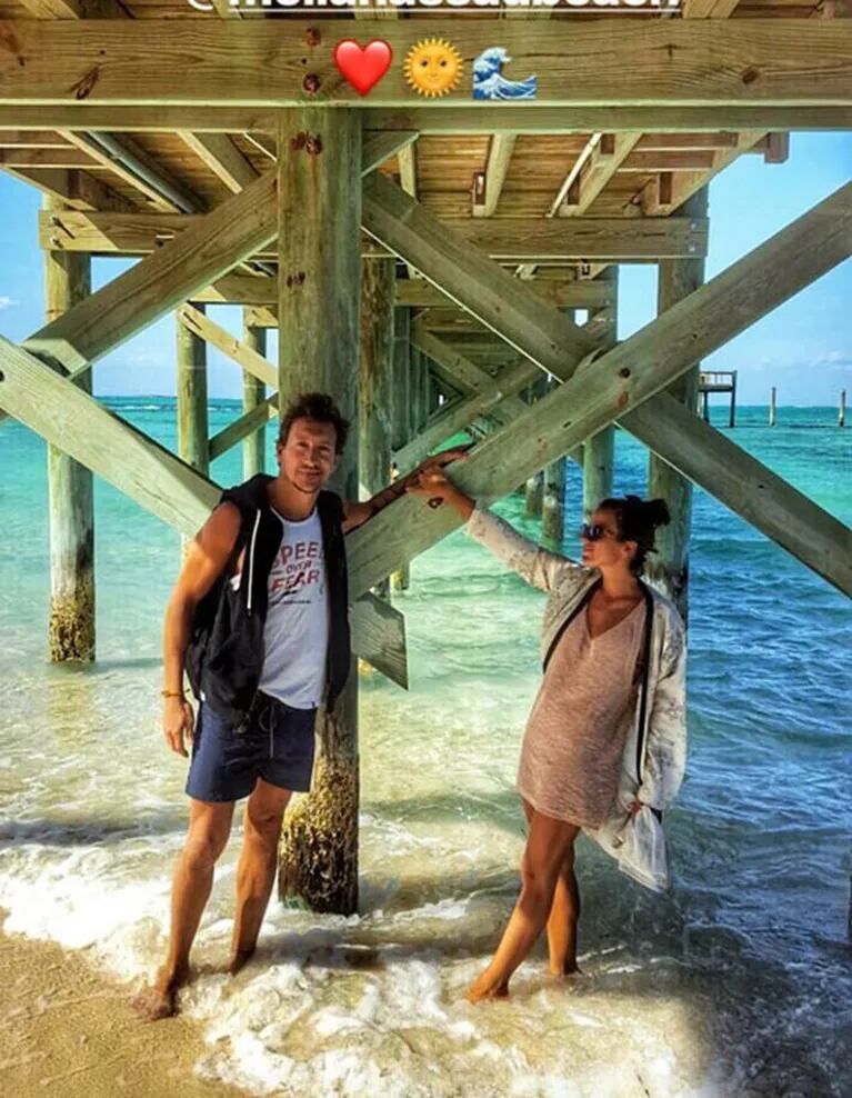 Las paradisíacas vacaciones de Nicolás Vázquez y Gimena Accardi en Bahamas: amor y lomazos en la playa