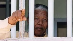 Indignación en Sudáfrica: quieren subastar la llave de la celda en la que estuvo preso Nelson Mandela