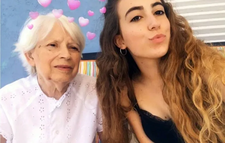 Milagros tiene Alzheimer y encontró la manera de no olvidarse de su nieta