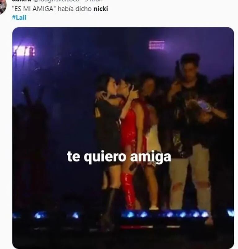 El beso de Lali Espósito y Nicki Nicole en pleno show en Vélez que enloqueció a los fanáticos