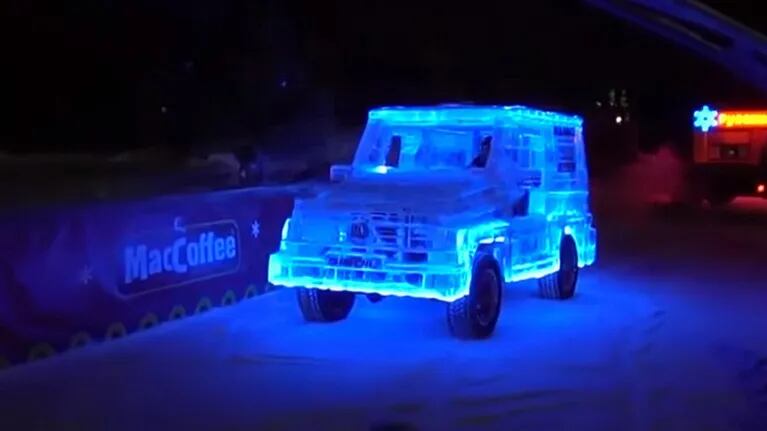 Crearon una camioneta de hielo que funciona como un auto normal