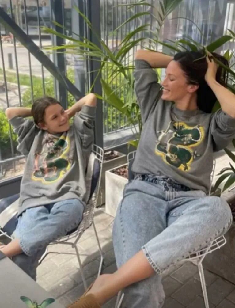 Paula Chaves y su hija Olivia Alfonso se lookearon igualitas: divertida tarde modelando juntas