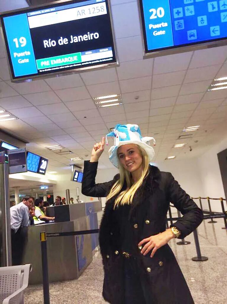Rocío Oliva viajó a Brasil para comentar el Mundial (Fotos: Twitter). 
