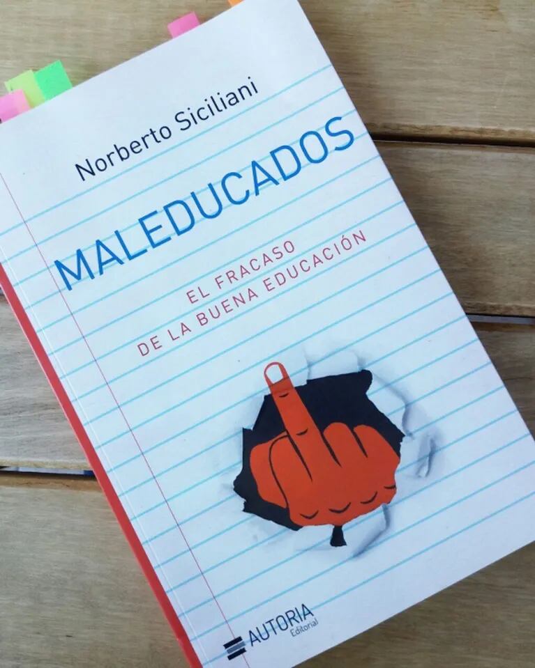 Griselda Siciliani acompañó a su papá en la presentación de Maleducados, su nuevo libro