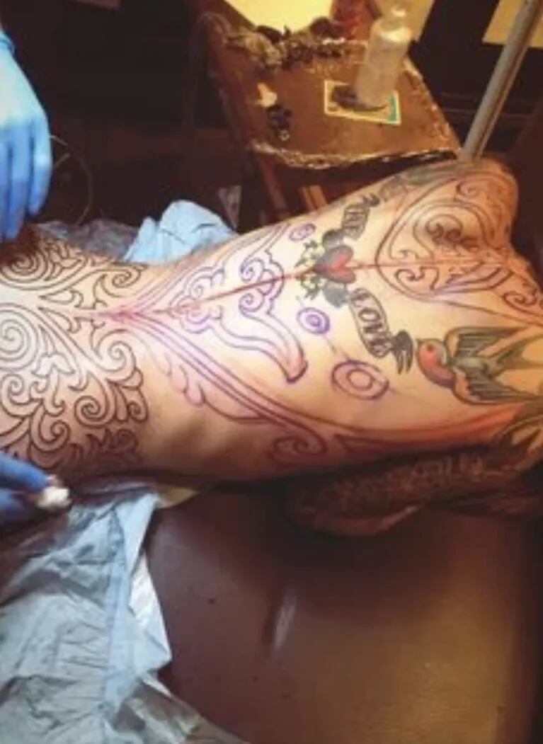 Cande Tinelli mostró el proceso del tatuaje más grande de su cuerpo: "Recuerdo"