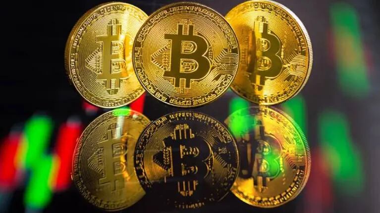 Bitcoin pierde 10% en un día entre advertencias de burbuja financiera