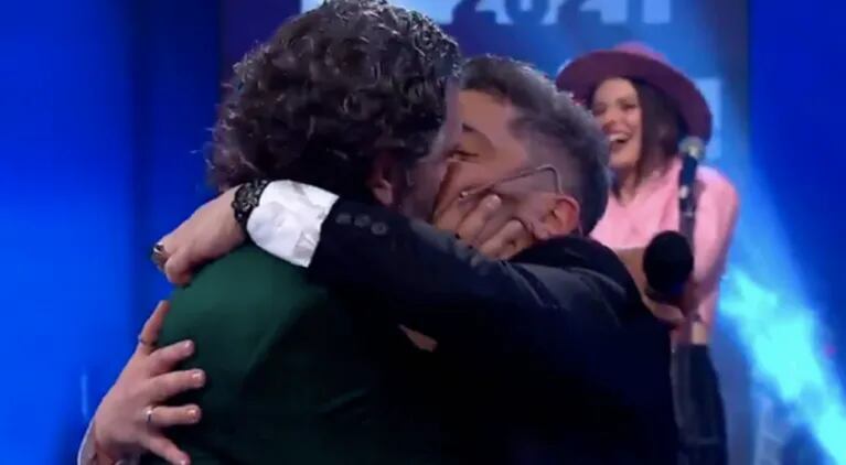 Leonardo Sbaraglia y Jey Mammon se besaron en vivo e hicieron una contundente aclaración: "Estamos hisopados"