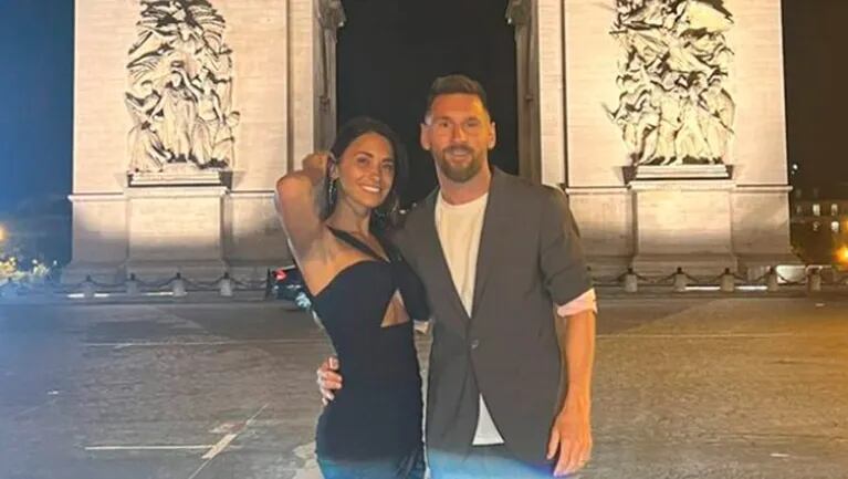 La romántica foto de Antonela Roccuzzo y Lionel Messi recién llegados a París.