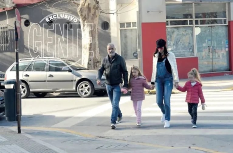 La salida familiar de Jorge Rial con Romina Pereiro y las hijas de su pareja