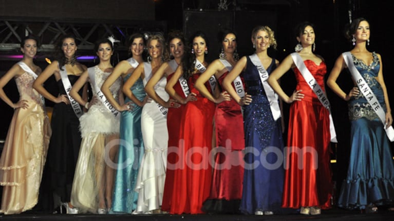 22 chicas representaron a sus provincias en la elección de la más bella (Fotos: Jennifer Rubio)
