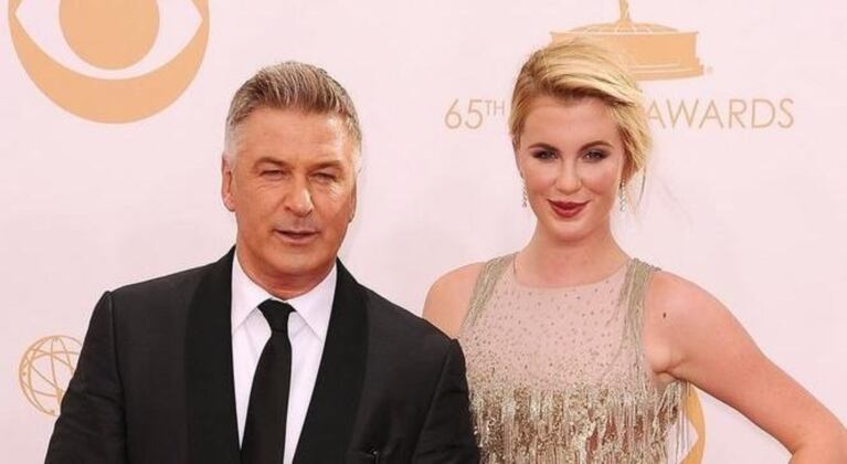 A Alec Baldwin lo persigue la sombra del insulto contra su hija
