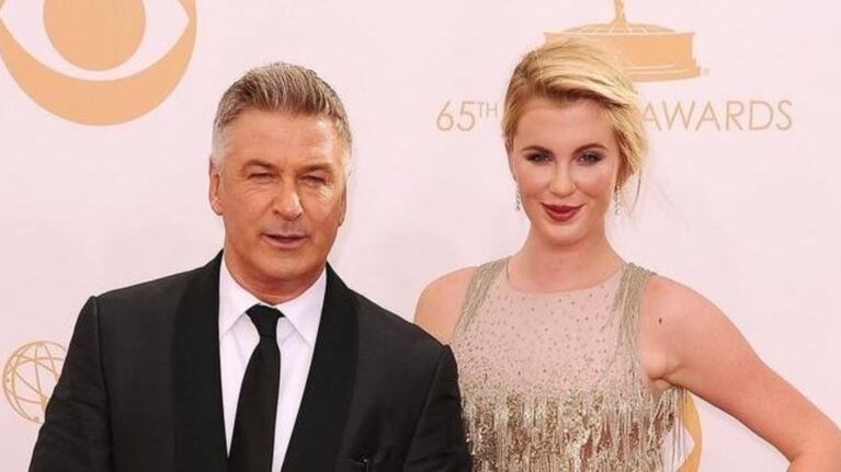 A Alec Baldwin lo persigue la sombra del insulto contra su hija