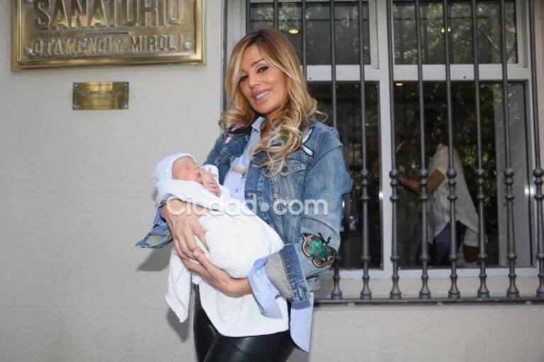 ¡A casita! La felicidad de Panam tras recibir el alta de su bebé, luego de 17 días internado en neonatología