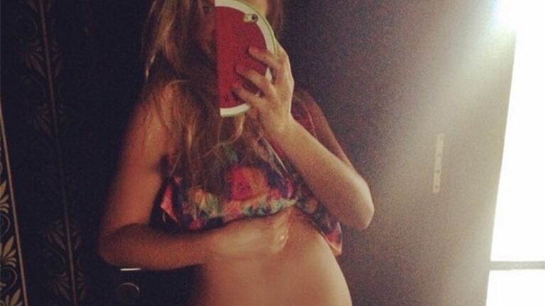 A días de ser mamá, Melina Pitra mostró su sexy pancita y grabó el movimiento de su beba (Foto: Instagram)