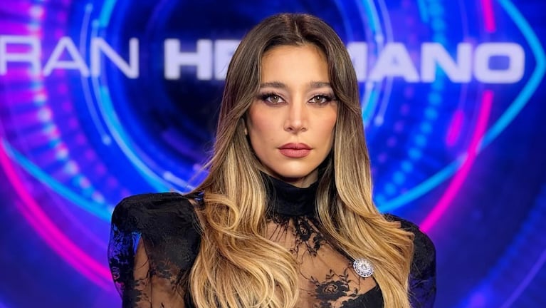 A dos meses de dar a luz, Sol Pérez sorprendió con un escotado “naked dress” con recortes