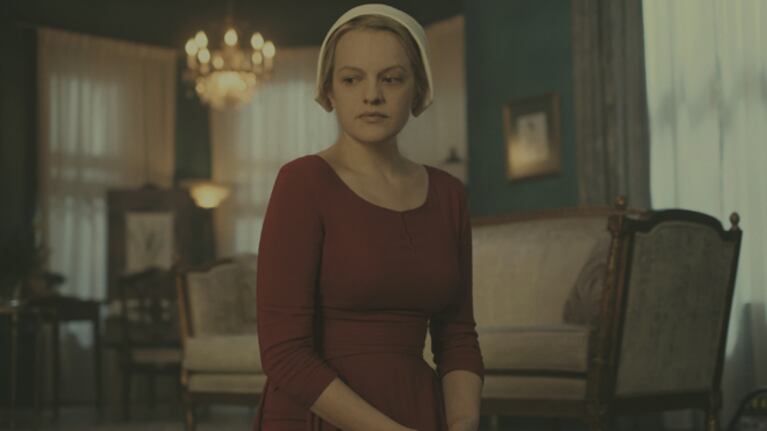 A Elisabeth Moss le gusta interpretar a mujeres fuertes