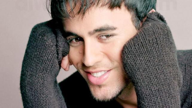 A Enrique Iglesias le gusta desnudarse con amigos