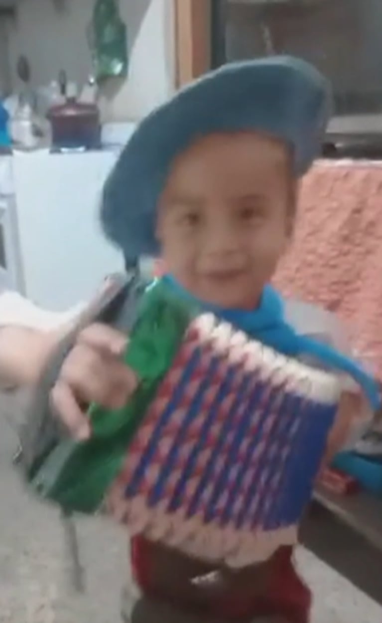 A Loan le gusta hacer música.