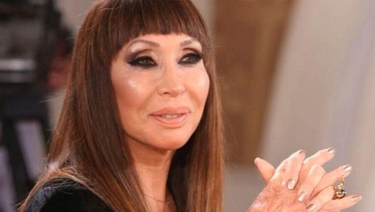 A Moria le encanta broncearse en su gomón.