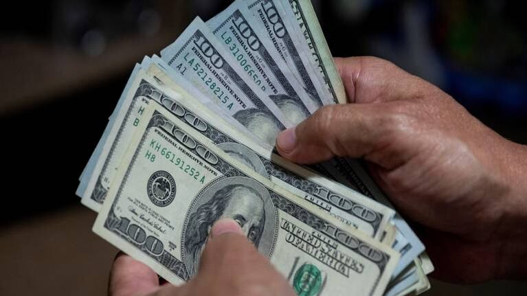 A pesar del súper cepo, continúa el drenaje de reservas en dólares