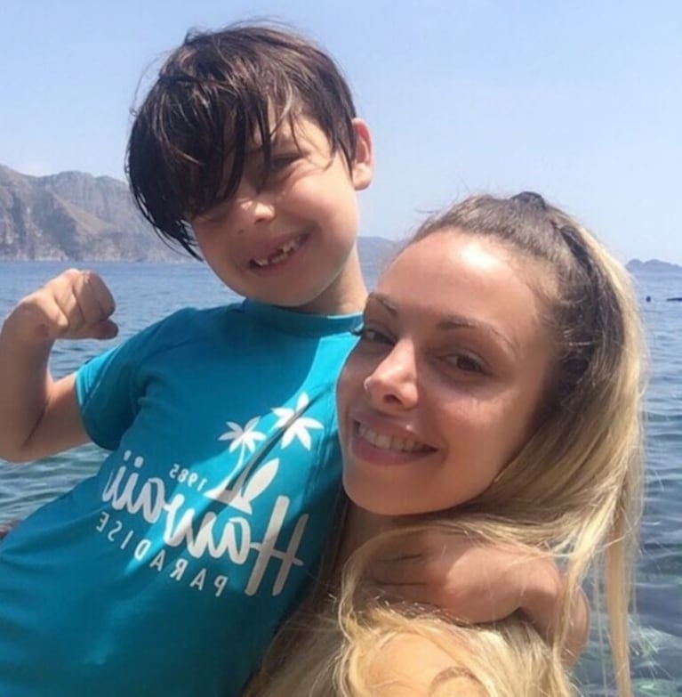 ¡A puro disfrute! Las fotos de Gisela Bernal en la paradisíaca Costa Amalfitana con su pareja y su hijo