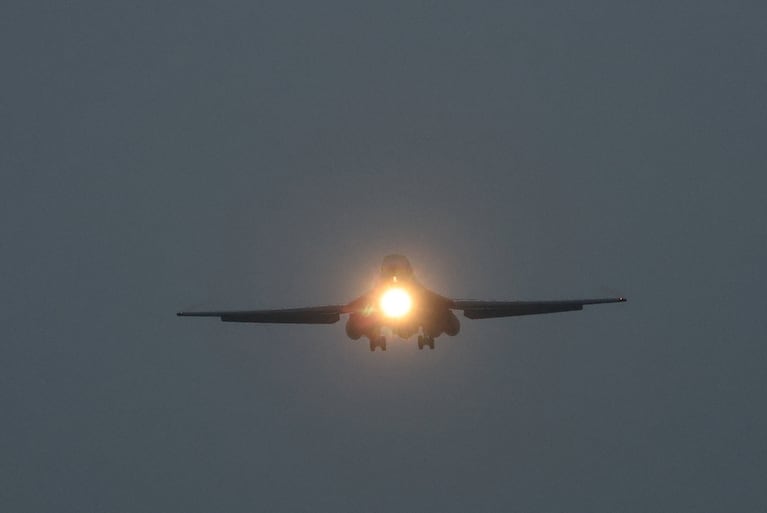 A USAF B1-B bomber prepares to land at RAF Fairford airbase, which also hosts United States Air Force (USAF) personnel, amid the U.S.–Israeli conflict with Iran, in Fairford, Britain, March 6, 2026. REUTERS/Toby Melville