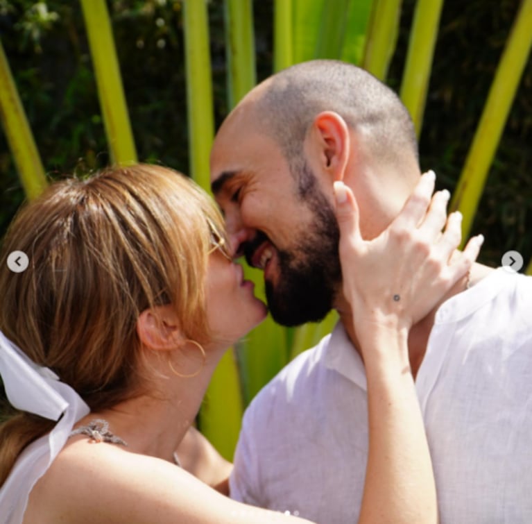 Abel Pintos se casó con Mora Calabrese en una ceremonia íntima en Chaco: el romántico álbum de bodas 