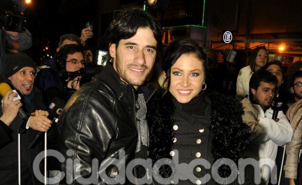 Adabel Guerrero y su novio disfrutaron de la obra de Flavio (Foto: Jennifer Rubio). 