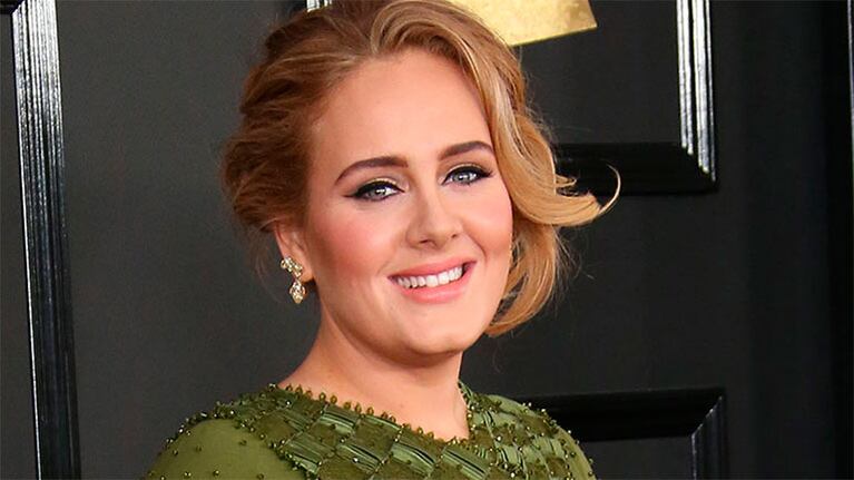 Adele casó a dos de sus mejores amigos  