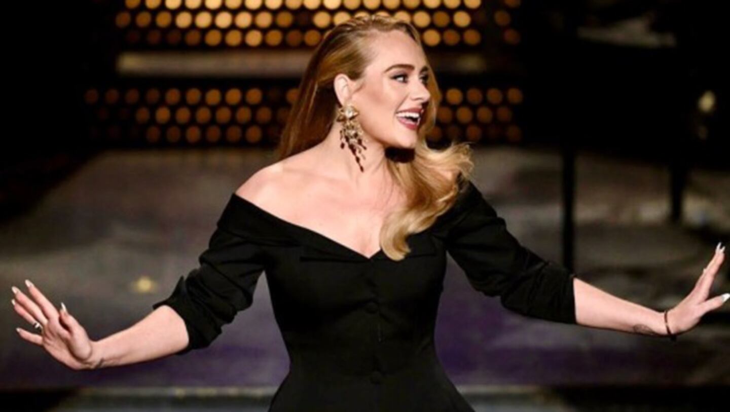 Adele se refirió con ironía a su cambio físico.